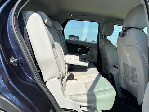 Land Rover Discovery Sport view 30