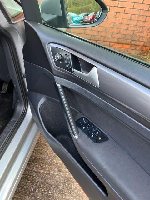 Volkswagen Golf view 21
