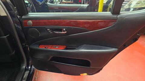 Lexus LS view 26