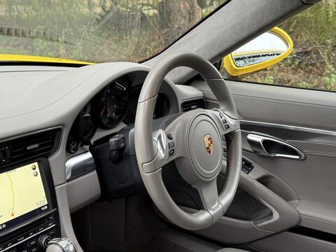 Porsche 911 view 31