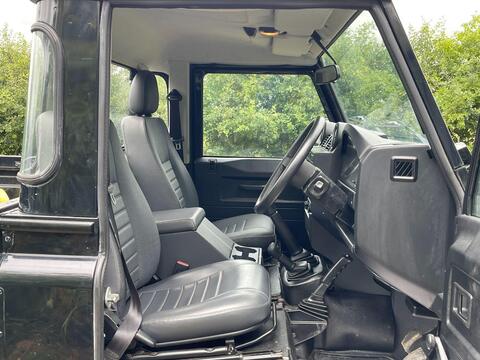Land Rover Defender view 4