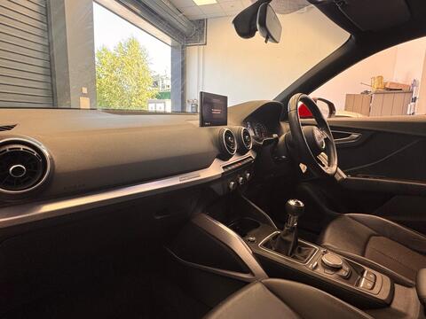 Audi Q2 view 32