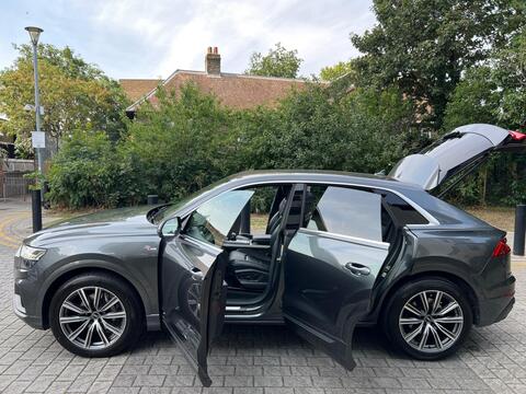 Audi Q8 view 29