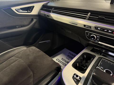 Audi Q7 view 45