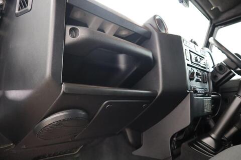 Land Rover Defender view 18