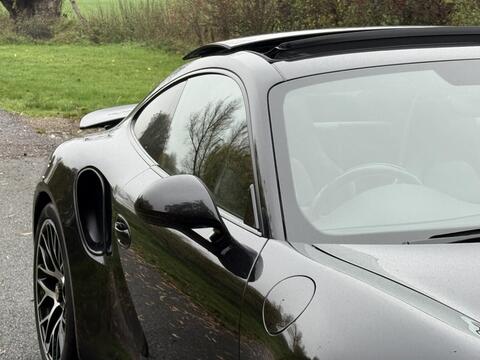 Porsche 911 view 5