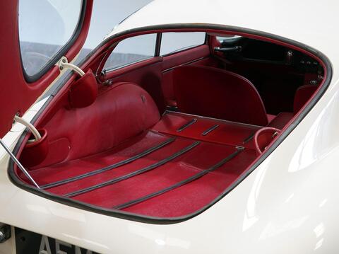 Jaguar E-Type view 41
