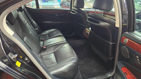 Lexus LS view 6