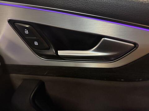 Audi Q7 view 44