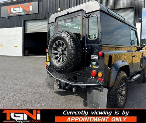 Land Rover Defender view 24