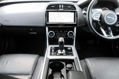 Jaguar Xe view 8