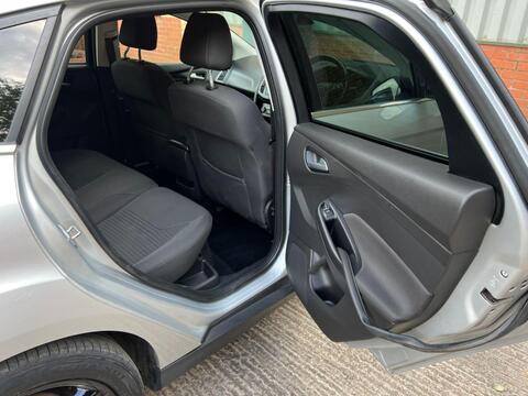 Ford Focus view 11