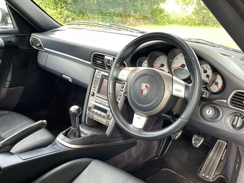 Porsche 911 view 19