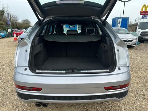 Audi Q3 view 30