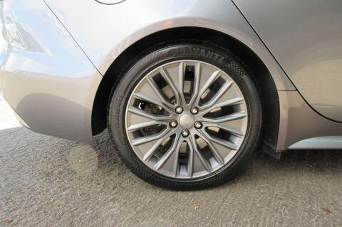 Jaguar Xe view 44