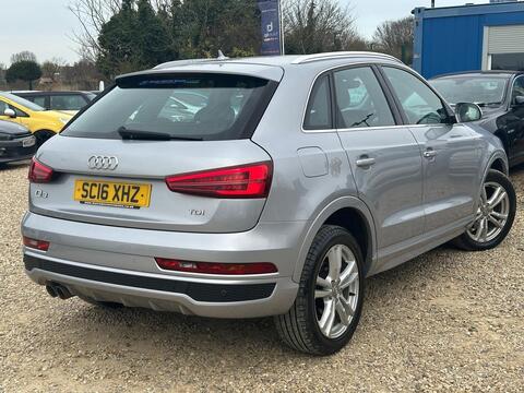 Audi Q3 view 3
