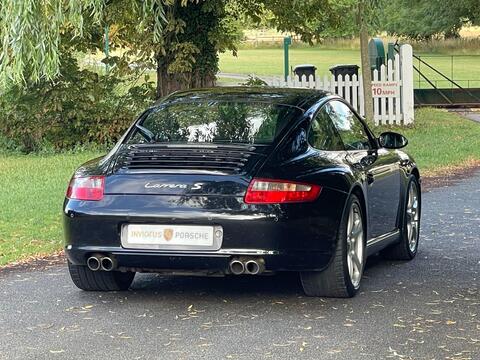 Porsche 911 view 3
