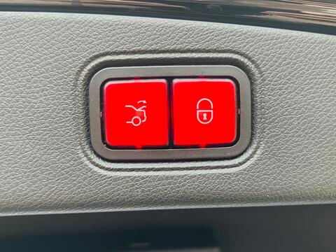 Mercedes-Benz E Class view 38