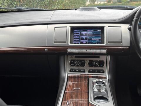 Jaguar XF view 27