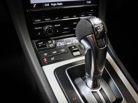 Porsche 911 view 30