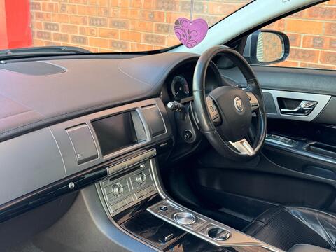 Jaguar XF view 24