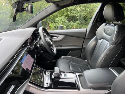 Audi Q8 view 41