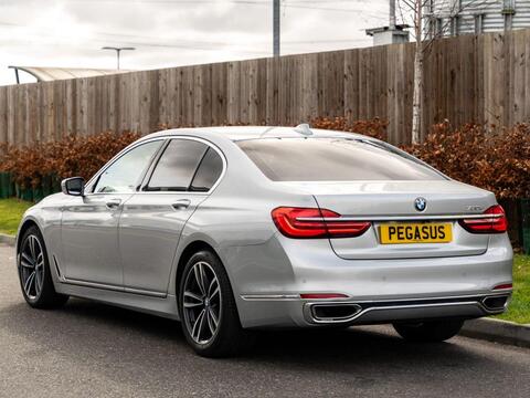BMW 7 Series view 6