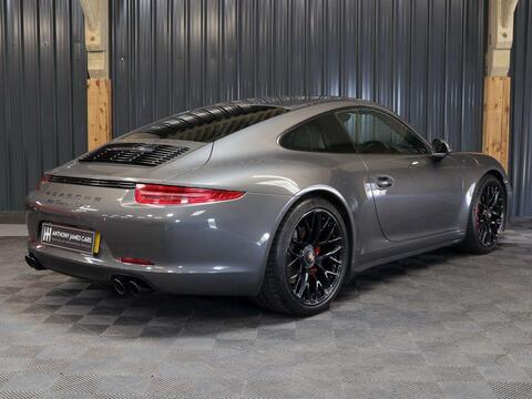 Porsche 911 view 35