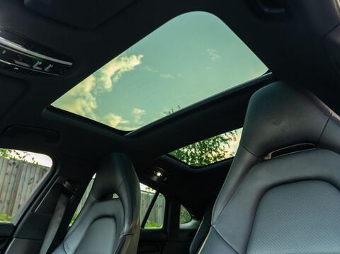 Porsche Panamera view 18