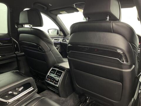BMW 7 Series view 29