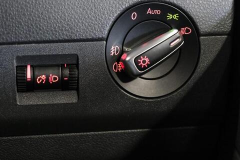 Volkswagen Caravelle view 26