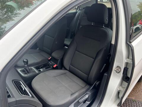 Volkswagen Golf view 17