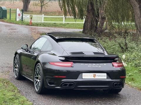 Porsche 911 view 13