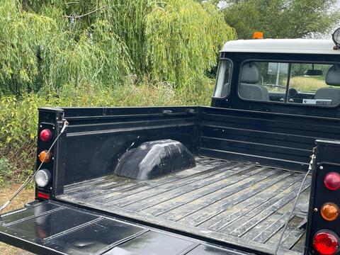 Land Rover Defender view 56