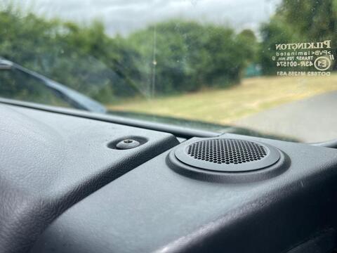 Land Rover Defender view 41