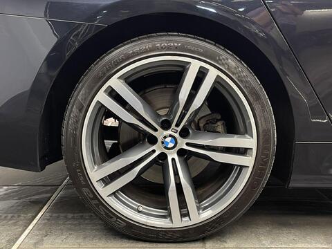 BMW 7 Series view 32