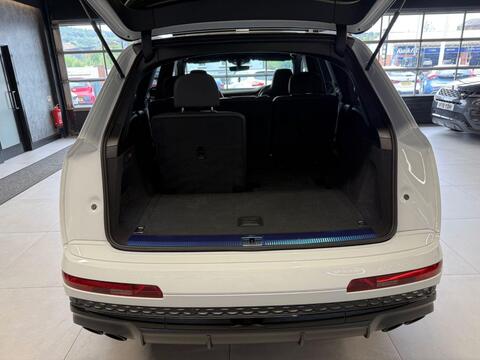 Audi SQ7 view 36
