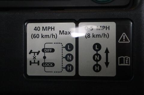Land Rover Defender view 29