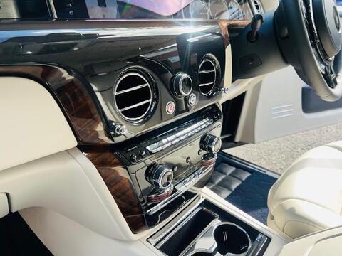 Rolls-Royce Phantom view 63