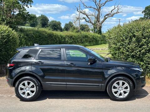 Land Rover Range Rover Evoque view 3