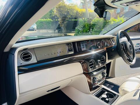 Rolls-Royce Phantom view 57