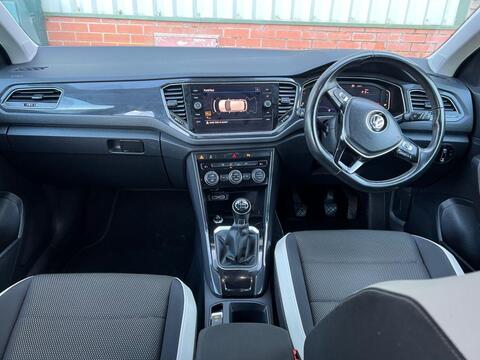 Volkswagen T-Roc view 18