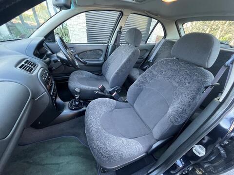 Rover 200 view 12