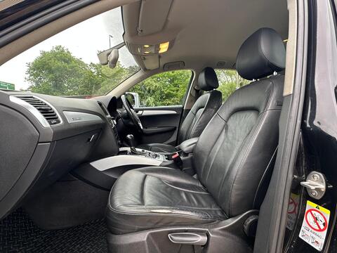Audi Q5 view 8