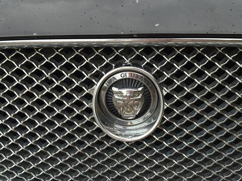Jaguar XF view 20