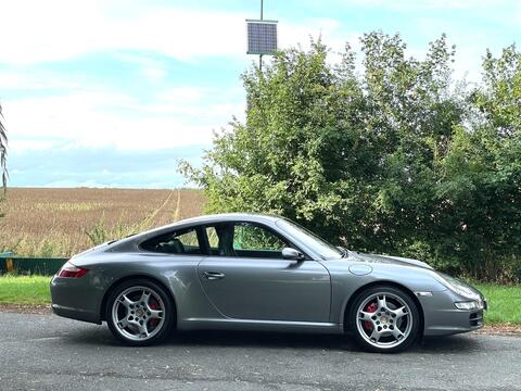 Porsche 911 view 8