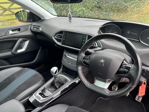 Peugeot 308 view 2
