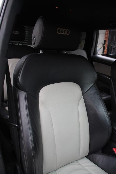 Audi Q7 view 27
