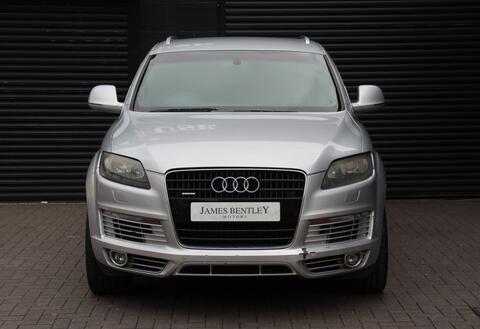 Audi Q7 view 2