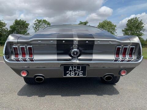 Ford Mustang view 9